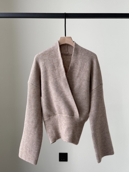 Linlay V-Collar Sweater (Discounted-Free size)-The Black Bow-