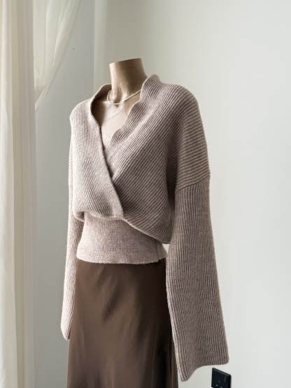 Linlay V-Collar Sweater (Discounted-Free size)-The Black Bow-