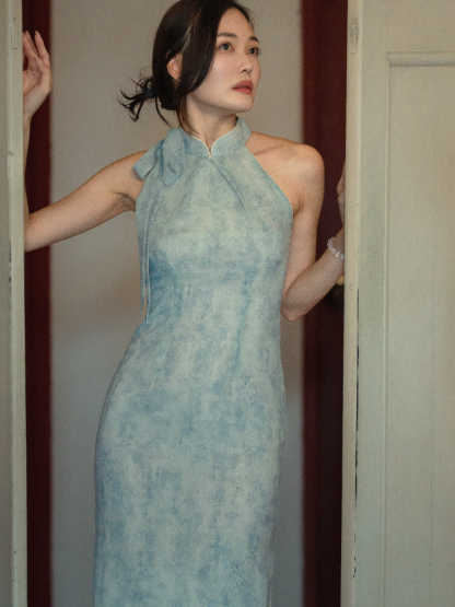 Shuang Han Ribbon Tie Halter Neck Cheongsam