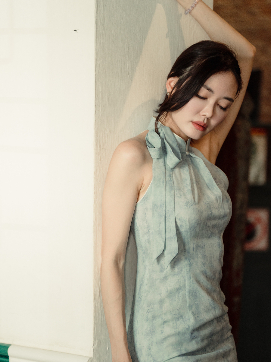 Shuang Han Ribbon Tie Halter Neck Cheongsam