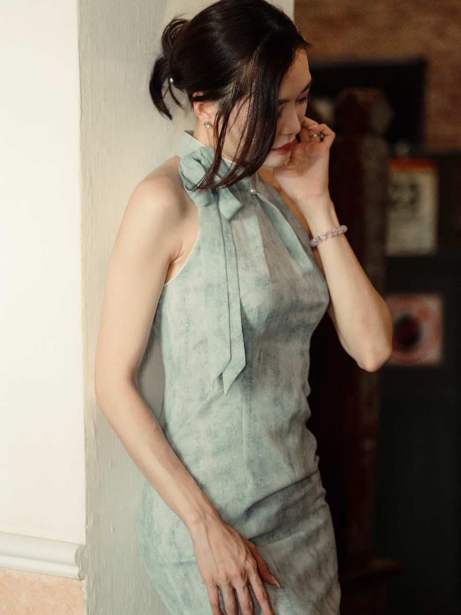 Shuang Han Ribbon Tie Halter Neck Cheongsam