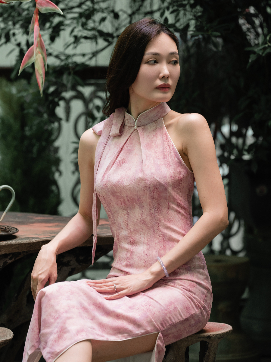 Shuang Han Ribbon Tie Halter Neck Cheongsam