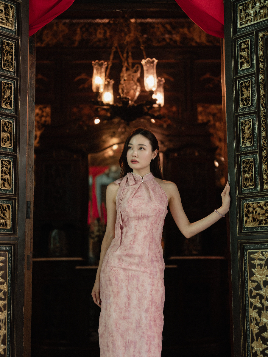 Shuang Han Ribbon Tie Halter Neck Cheongsam