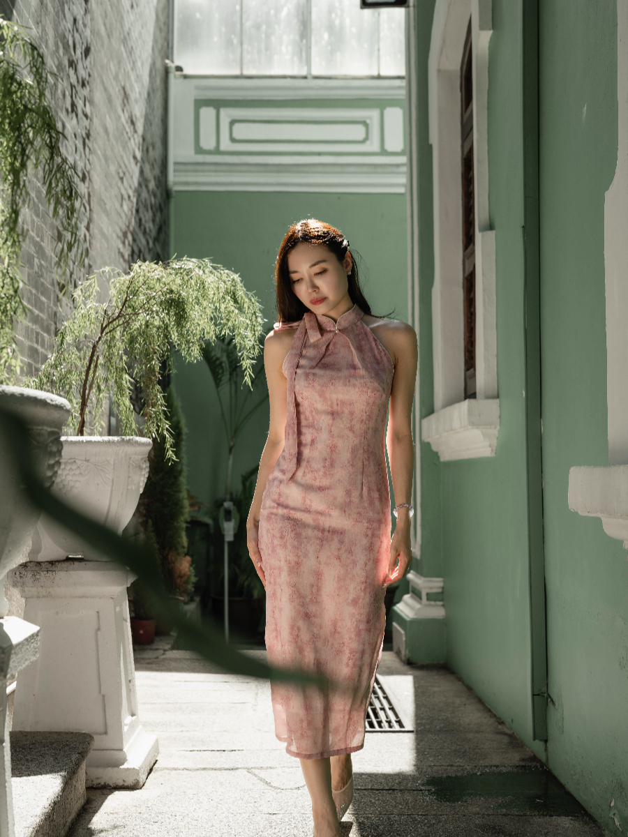 Shuang Han Ribbon Tie Halter Neck Cheongsam