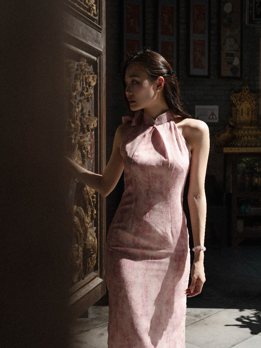 Shuang Han Ribbon Tie Halter Neck Cheongsam
