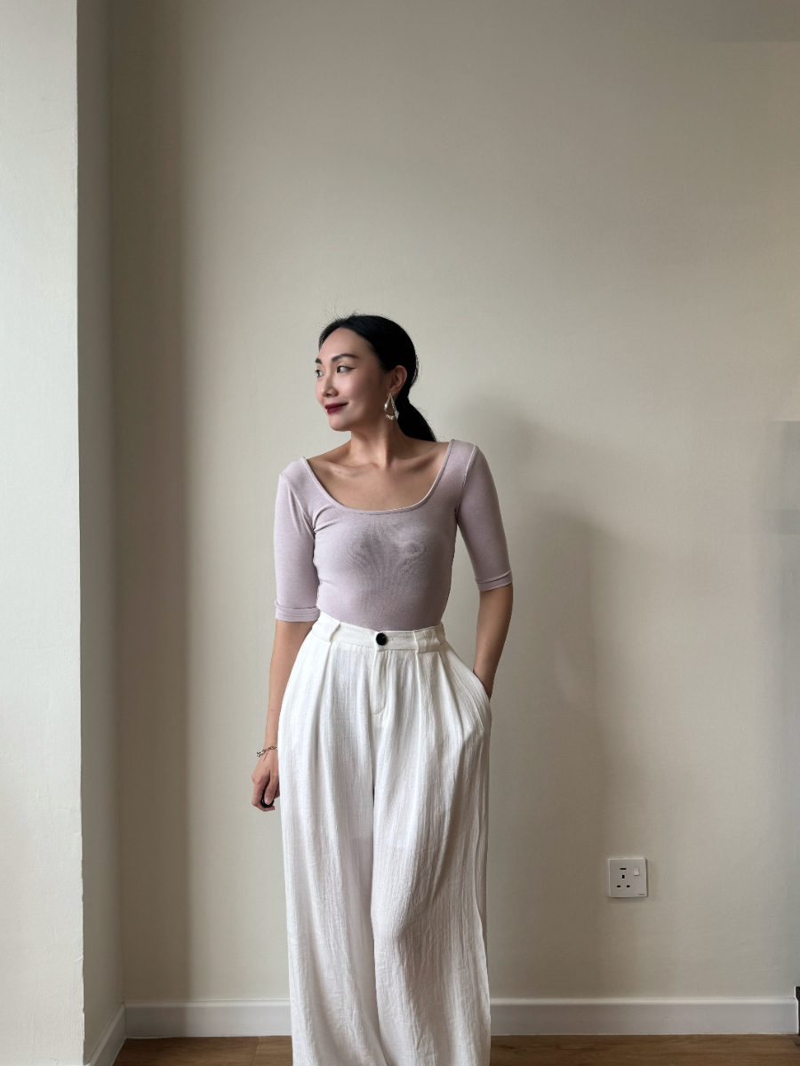 Leng U-Collar Mid Sleeve Top