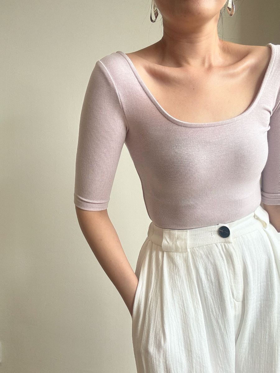 Leng U-Collar Mid Sleeve Top