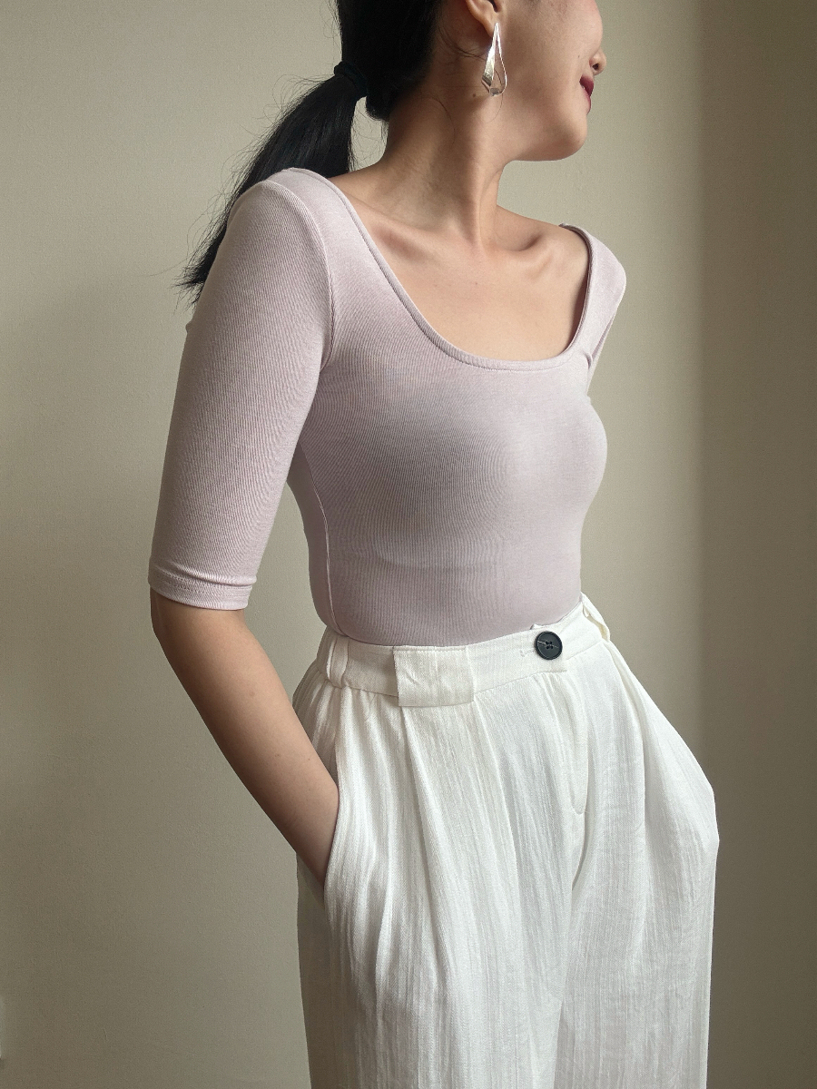 Leng U-Collar Mid Sleeve Top