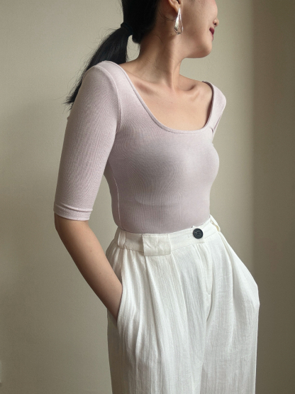 Leng U-Collar Mid Sleeve Top