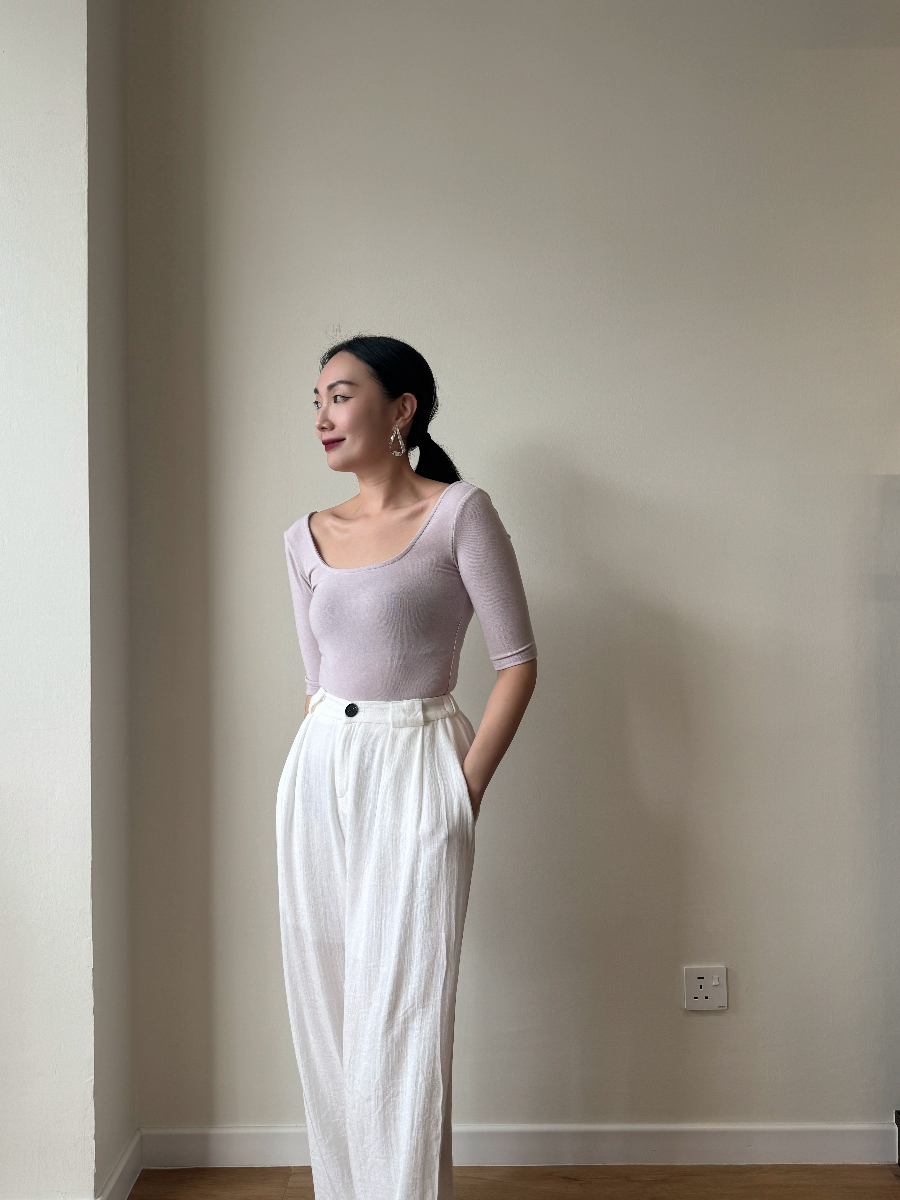 Leng U-Collar Mid Sleeve Top