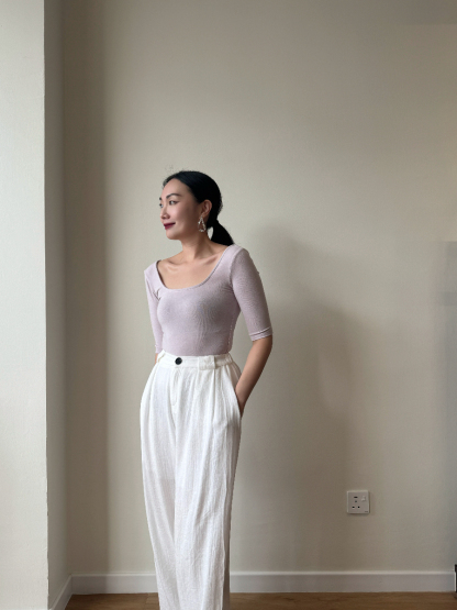 Leng U-Collar Mid Sleeve Top