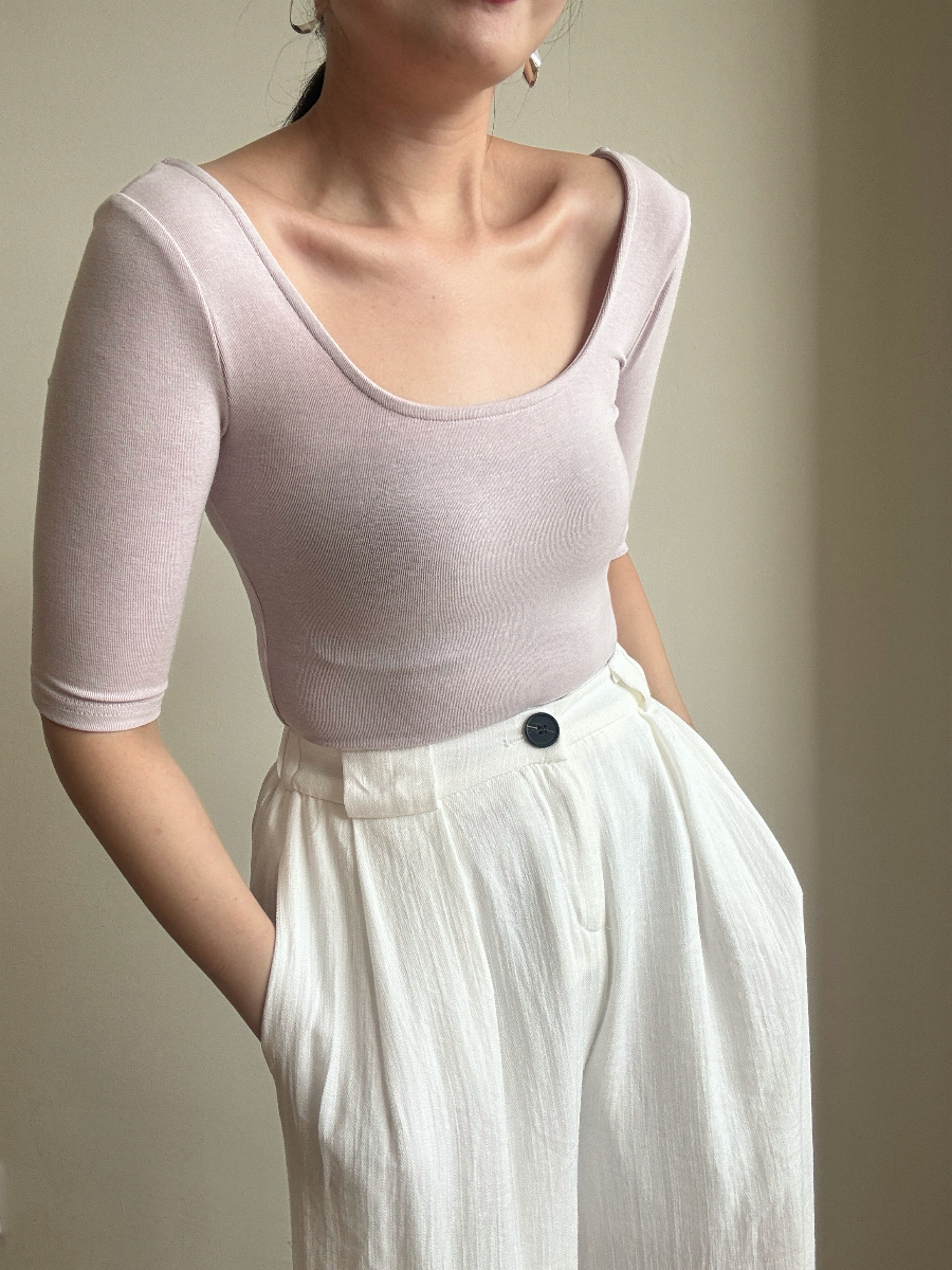 Leng U-Collar Mid Sleeve Top