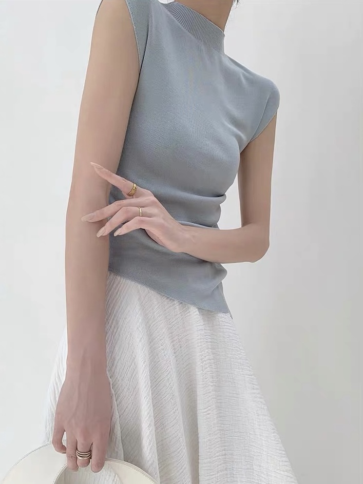 Ellie High Neck Side Ruched Back Button Knit Top-The Black Bow-