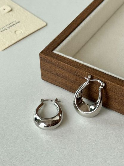 Haw-Young Hoop Earrings