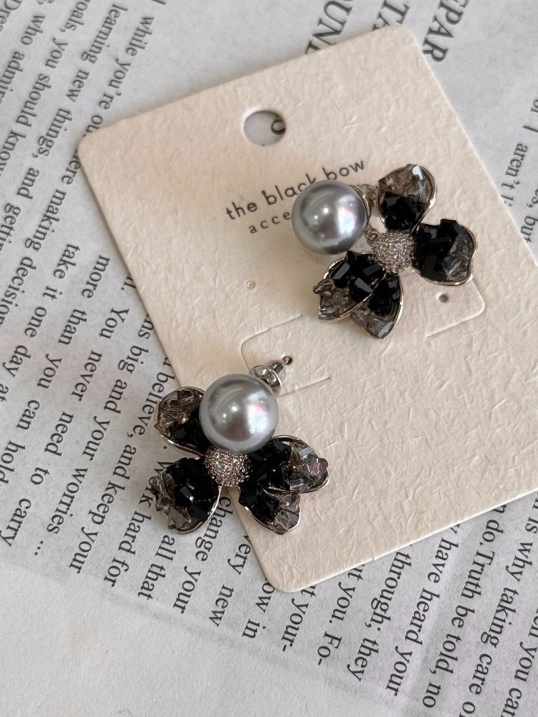 Young-Mi Midnight Pearl Blossoms Ear Studs