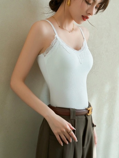 Qyu Lacey Padded Cami Top