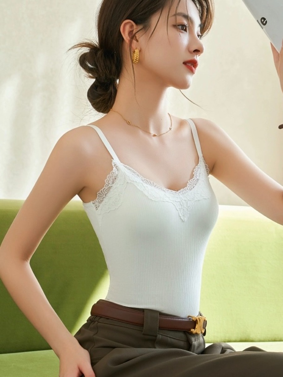 Qyu Lacey Padded Cami Top