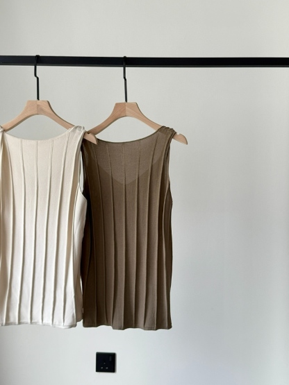 Emmett Twist Knot V-Neck Knit Top