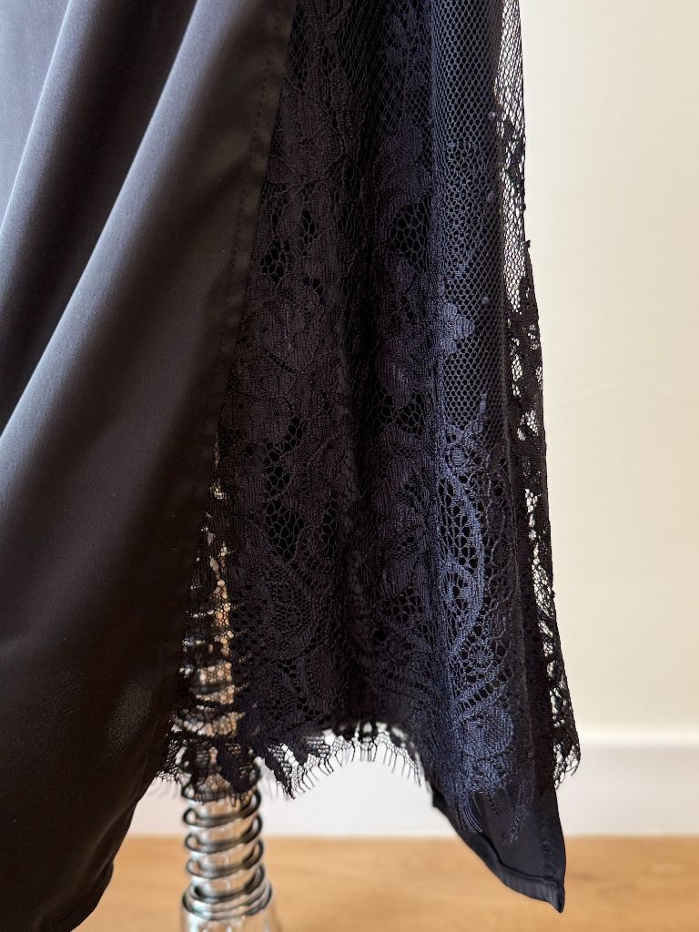 Shuang Ze Side Slide Lacey Cheongsam