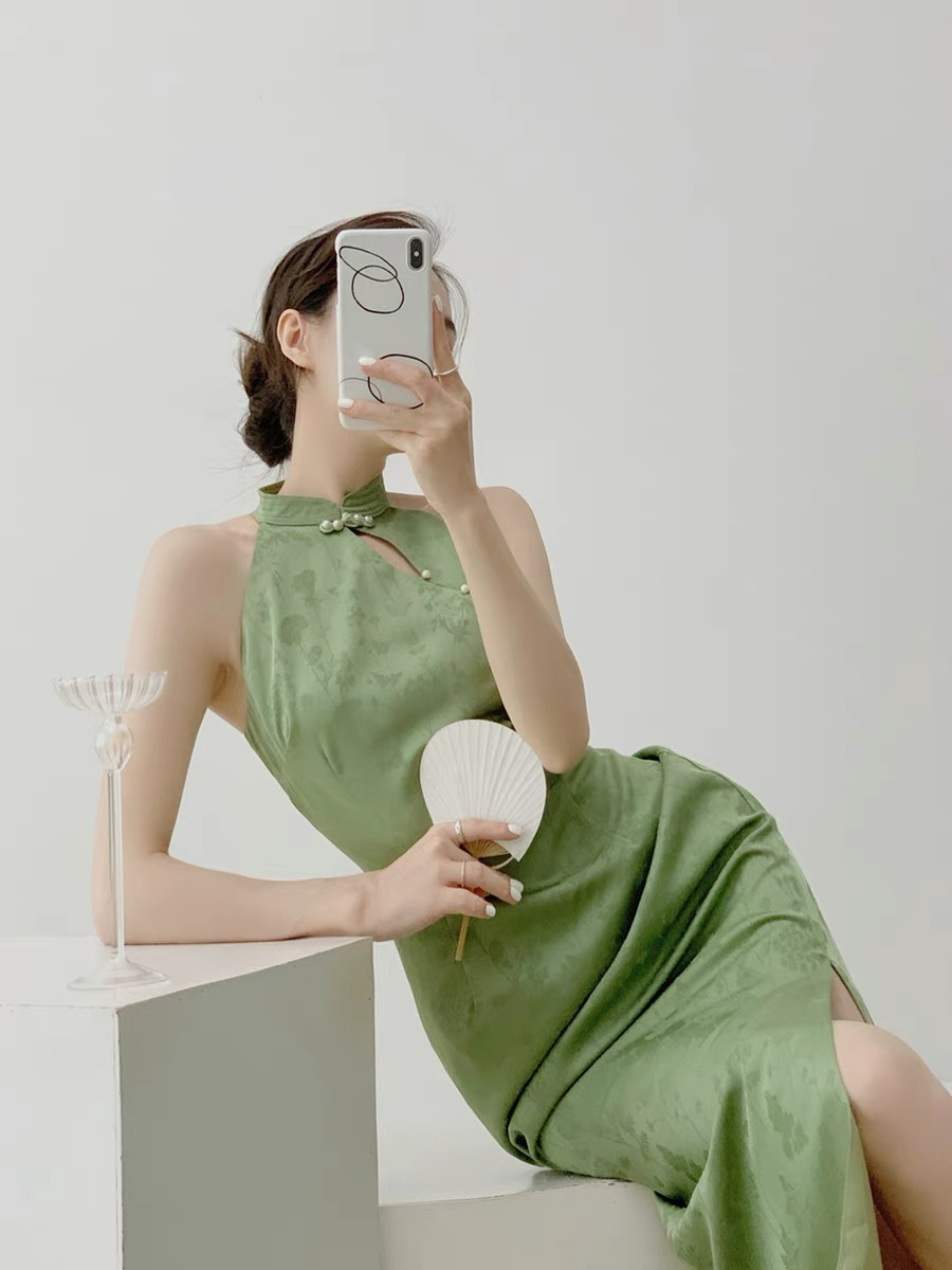 Xi Lang Halter Neck Sleeveless Cheongsam-The Black Bow-