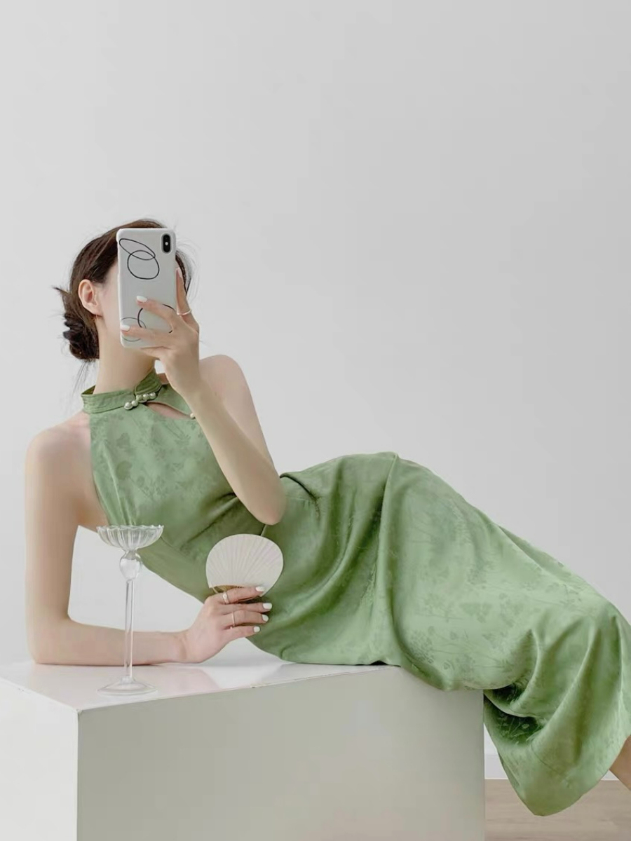 Xi Lang Halter Neck Sleeveless Cheongsam-The Black Bow-