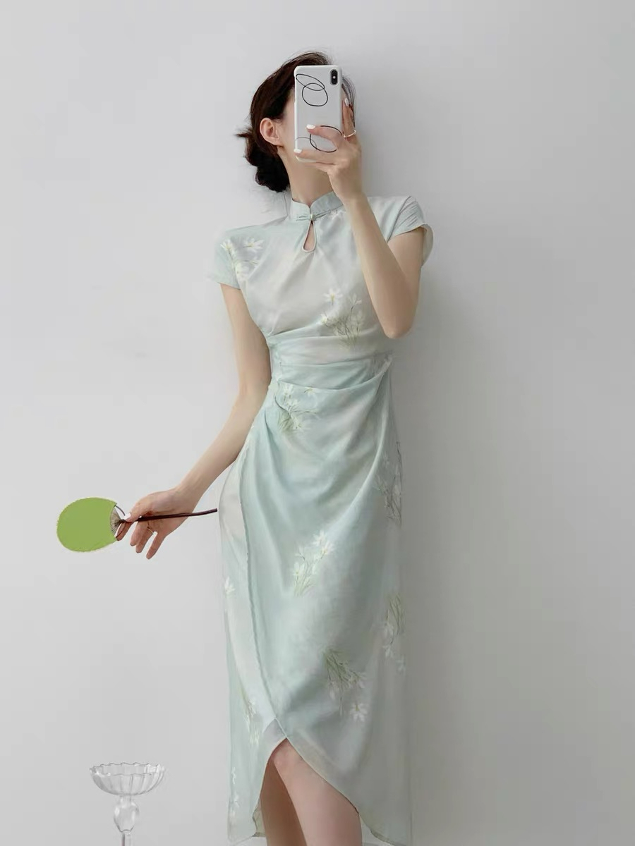 Xi Fan Light Floral Front Slit Cheongsam-The Black Bow-