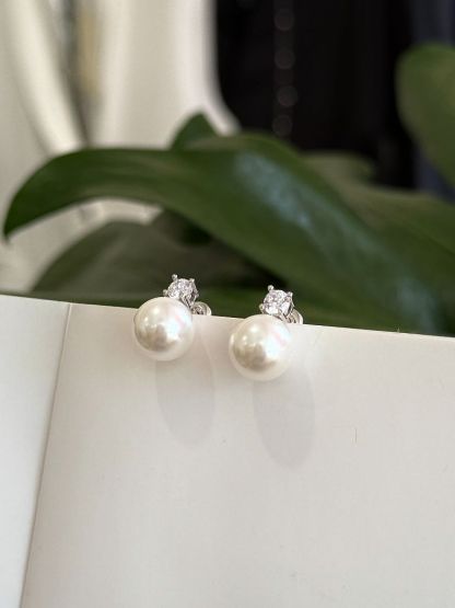 Seo-Ah Pearl Ear Studs (POS)