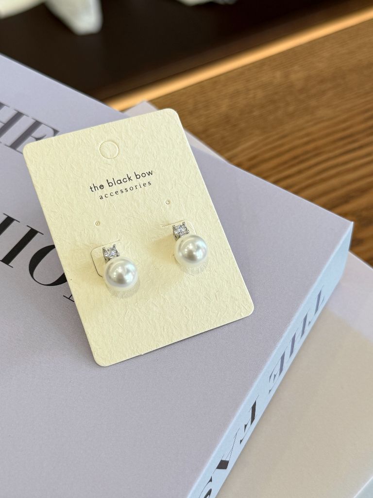 Seo-Ah Pearl Ear Studs (POS)