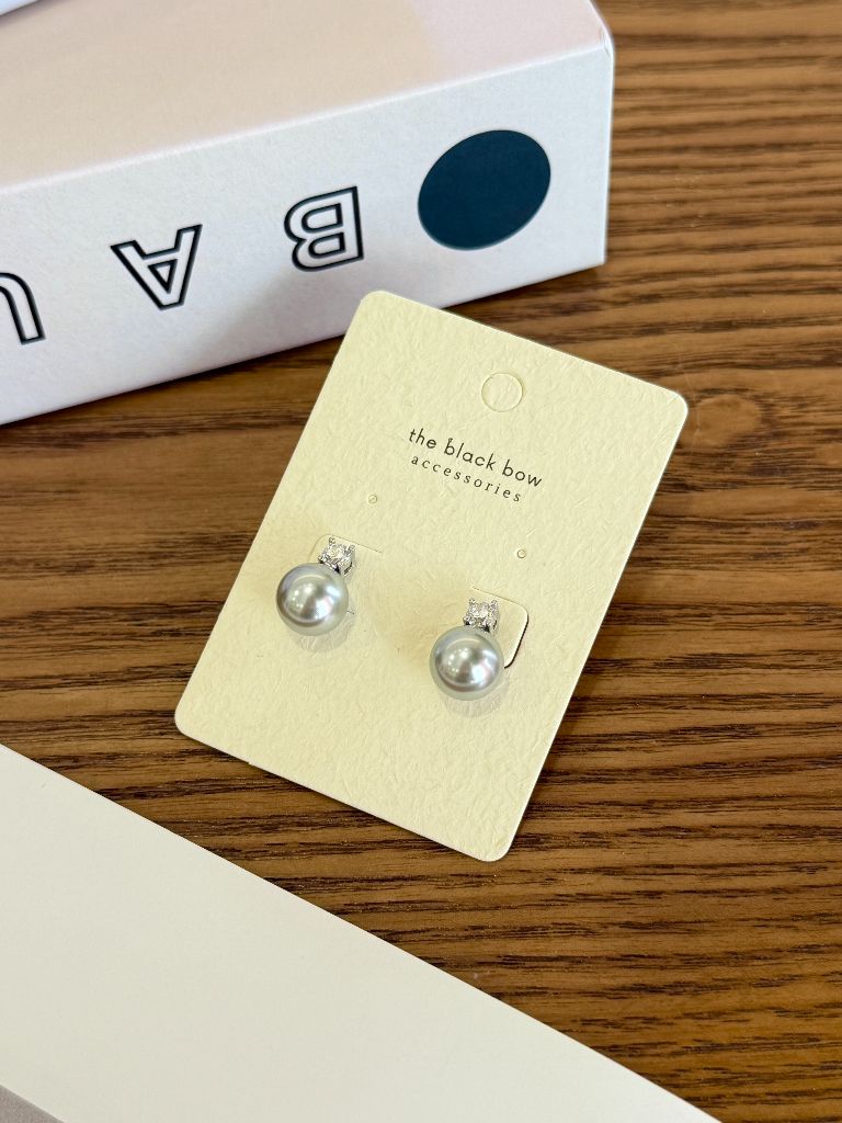 Seo-Ah Pearl Ear Studs (POS)