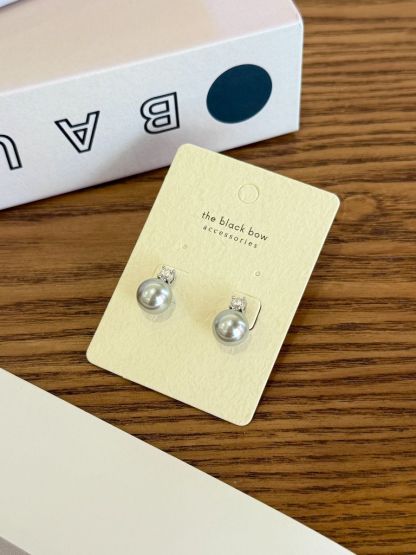 Seo-Ah Pearl Ear Studs (POS)