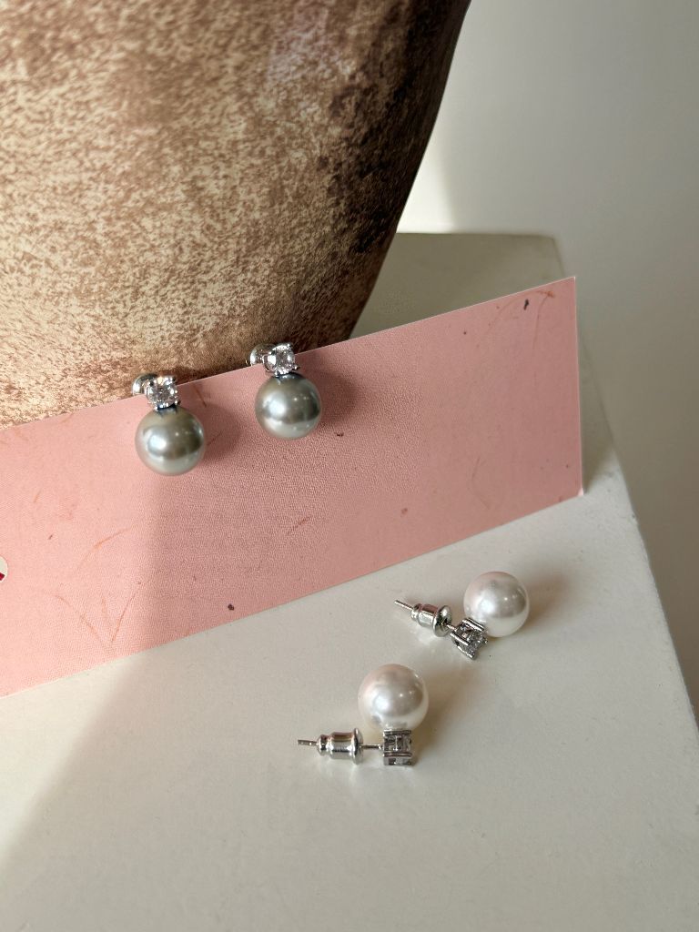 Seo-Ah Pearl Ear Studs (POS)