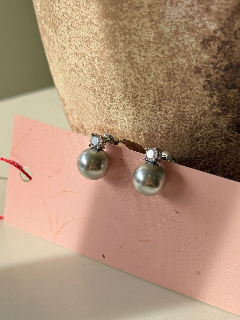 Seo-Ah Pearl Ear Studs (POS)