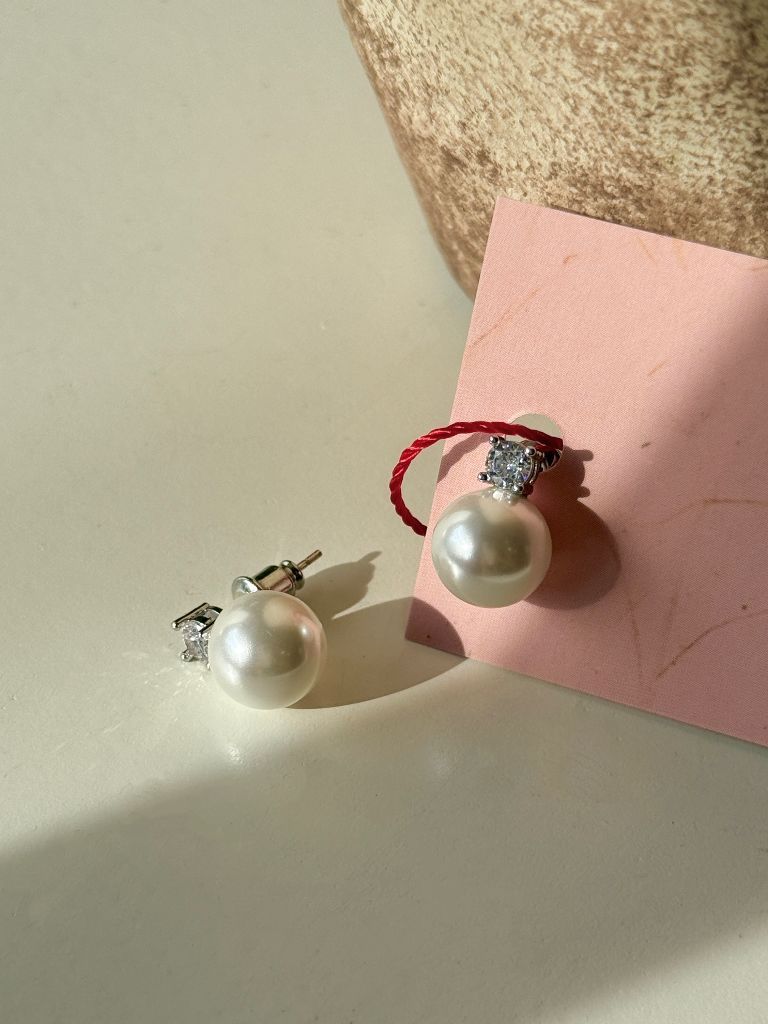 Seo-Ah Pearl Ear Studs (POS)