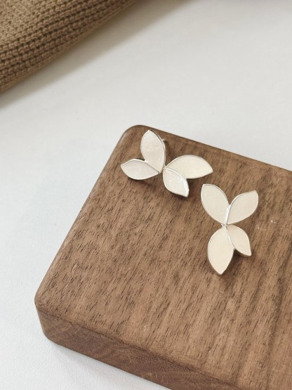 Ga-Eul Petal Stud Earrings