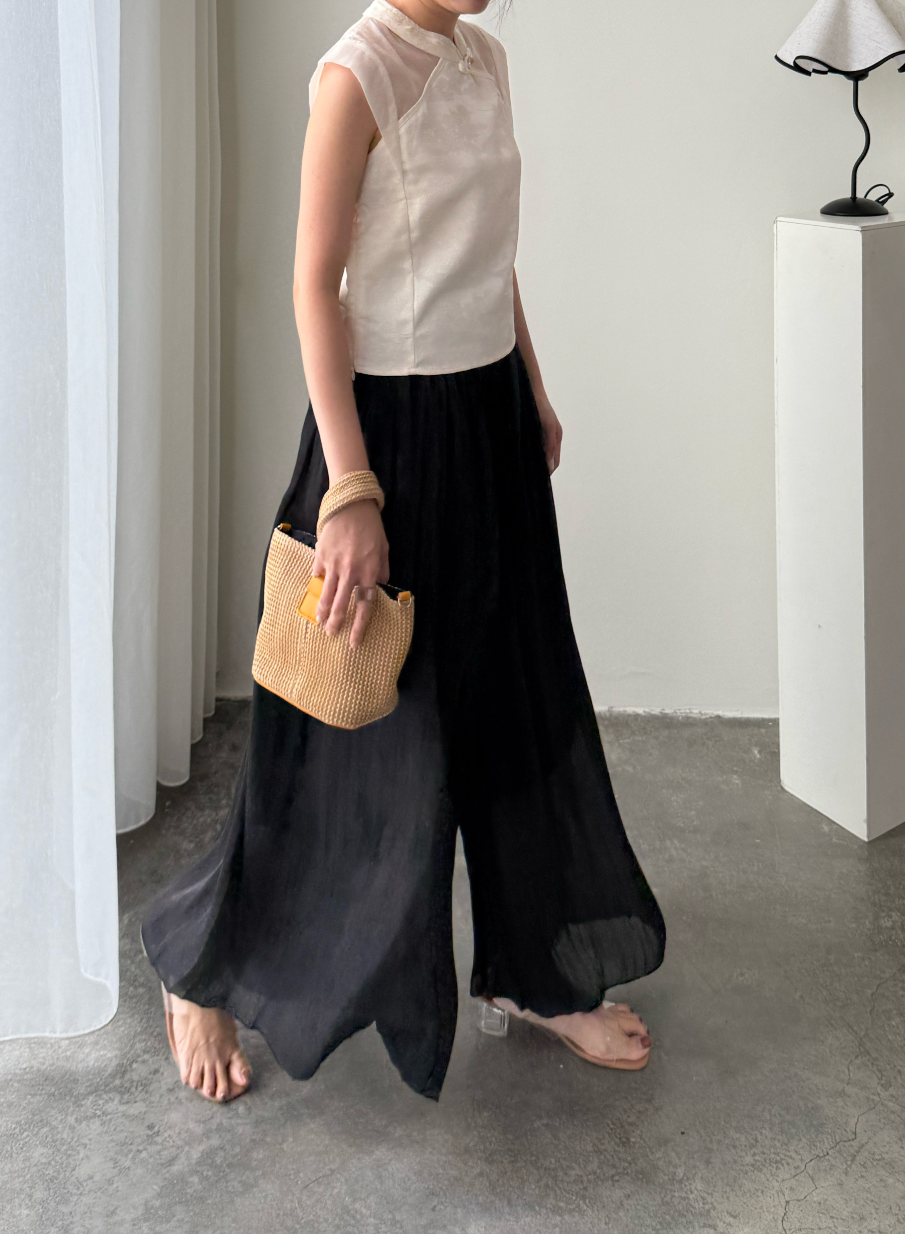 Yun Er Flowy Wide Leg Pants-The Black Bow-