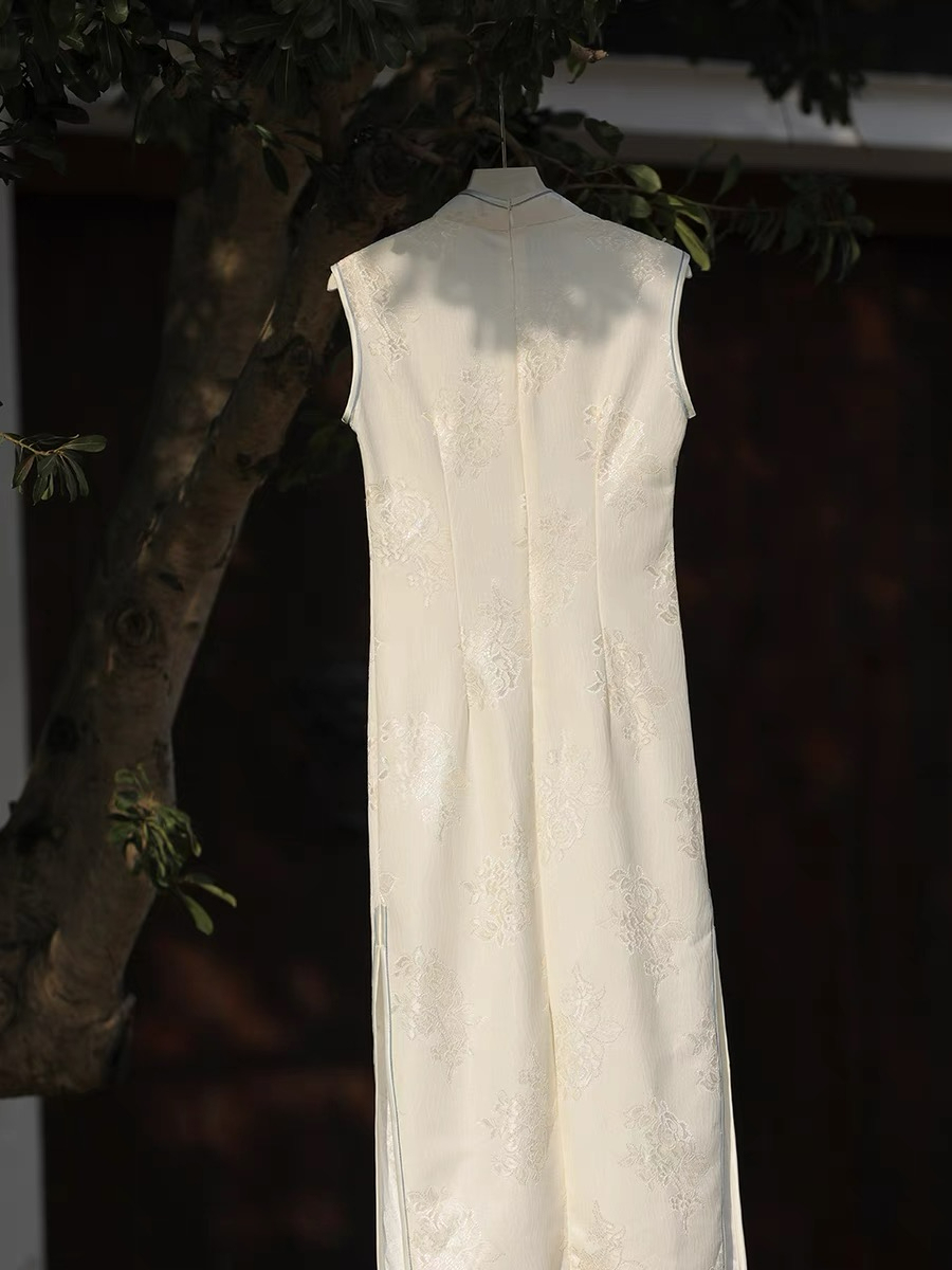 Ya Bing Lacey Cheongsam with Cape-The Black Bow-