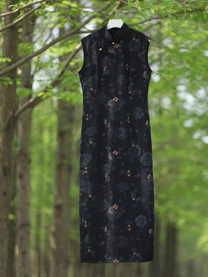 Ya Hua Floral Embossed Cheongsam-The Black Bow-
