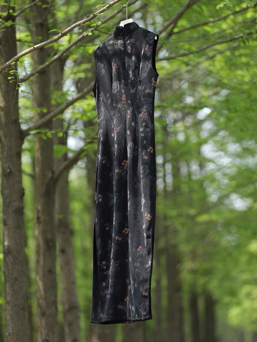 Ya Hua Floral Embossed Cheongsam-The Black Bow-