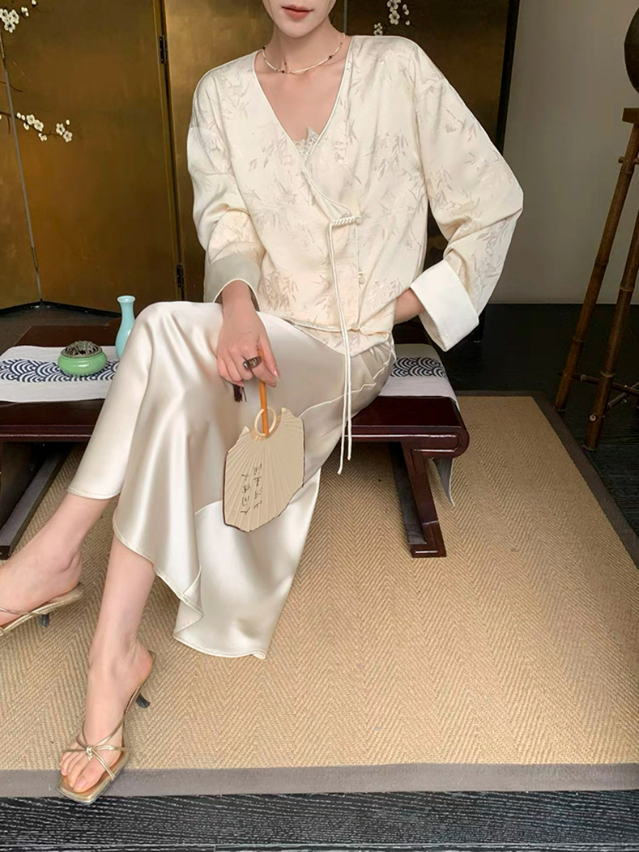 Xin Ai Bamboo Printing Delicate Oriental Top-The Black Bow