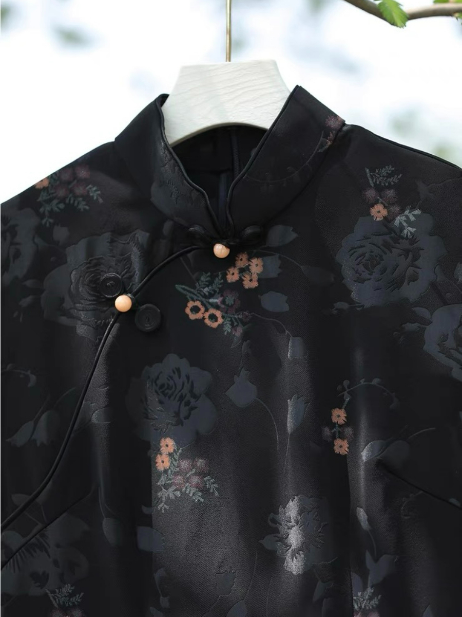 Ya Hua Floral Embossed Cheongsam-The Black Bow-