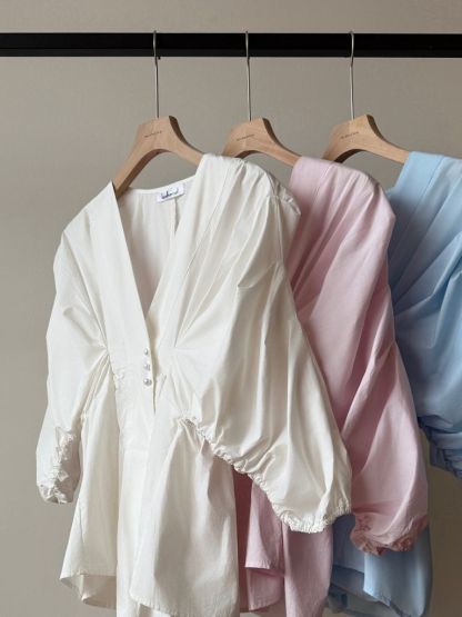 Vienna V Collar Ruched Top