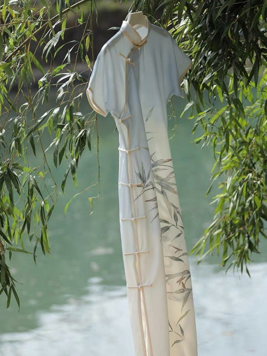 Ya Huang Full Placket Pankou Gradient Cheongsam-The Black Bow-