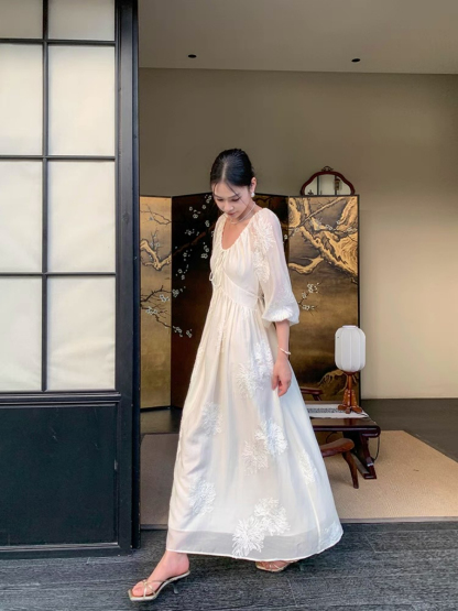 Xin Duo Graceful Embroided Dress