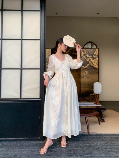 Xin Duo Graceful Embroided Dress