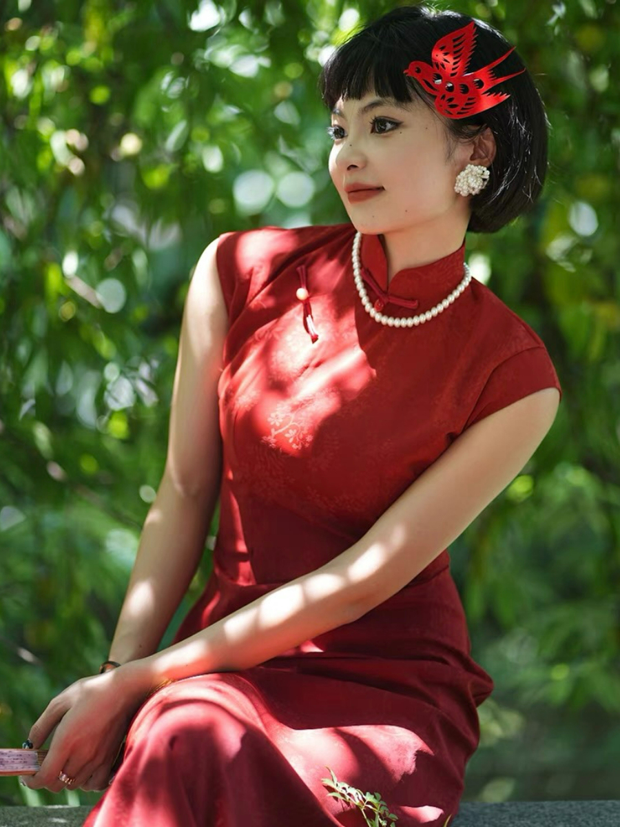 Ya Ke Cap Sleeve Jacquard Cheongsam-The Black Bow-