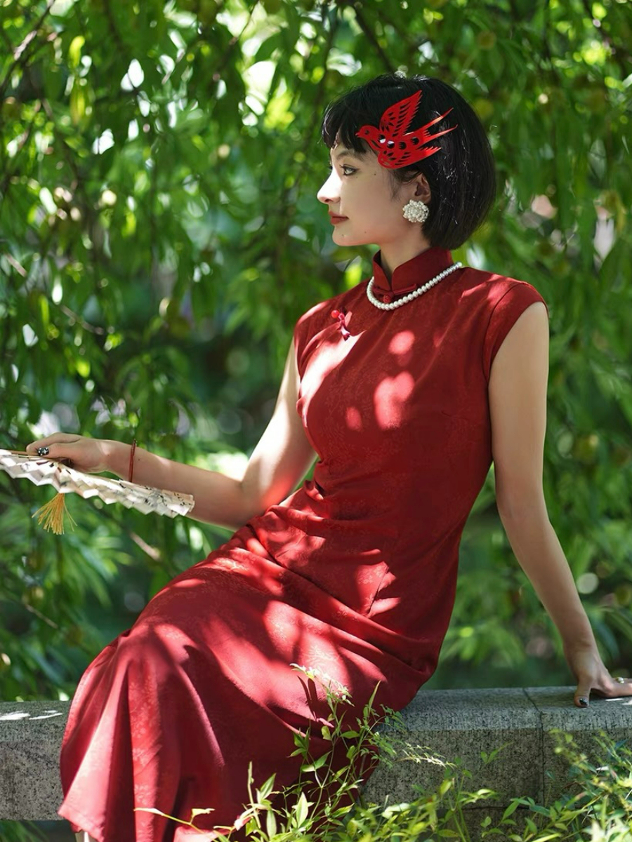 Ya Ke Cap Sleeve Jacquard Cheongsam-The Black Bow-