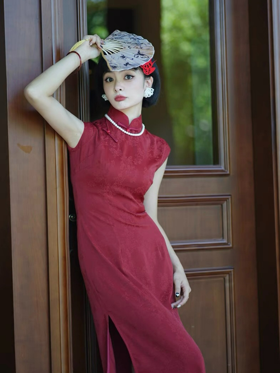 Ya Ke Cap Sleeve Jacquard Cheongsam-The Black Bow-