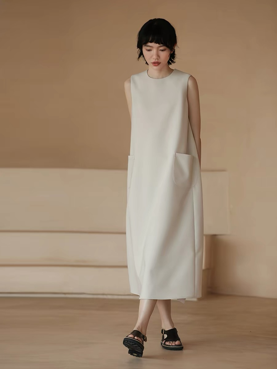 Helen Minimal Pocket Shift Dress