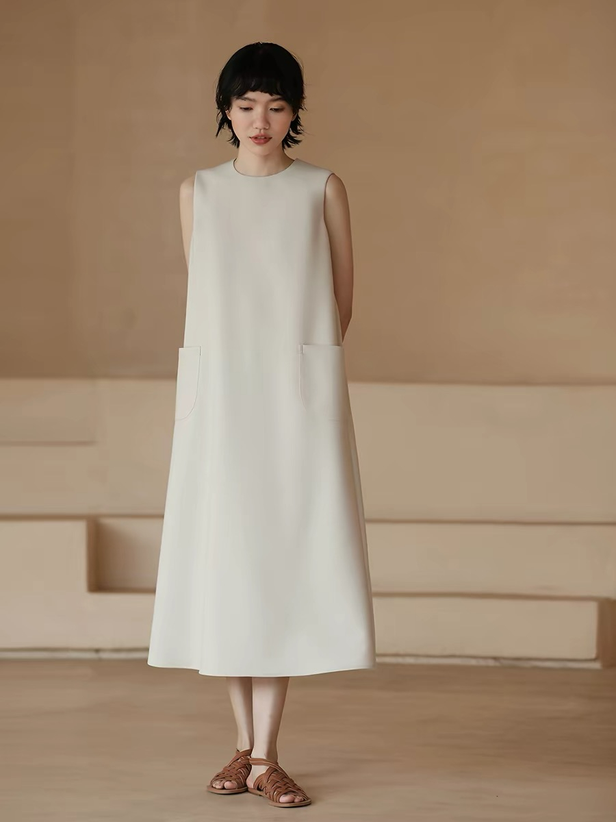Helen Minimal Pocket Shift Dress