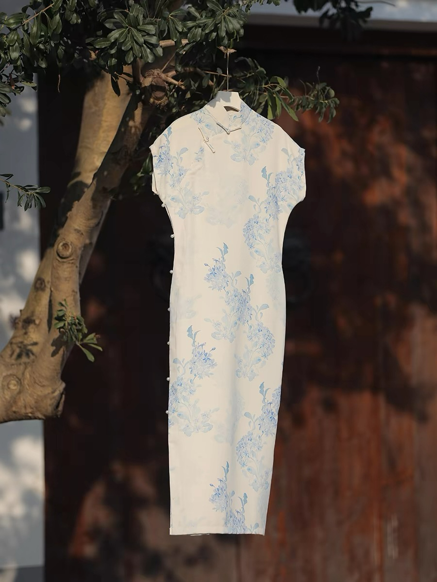 Yan Yin Full Placket Blue Floral Cheongsam-The Black Bow-